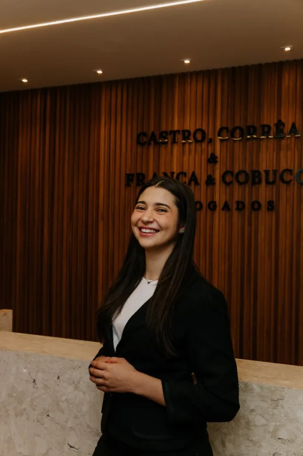 Beatriz, estagiária do escritório Franca & Cobucci